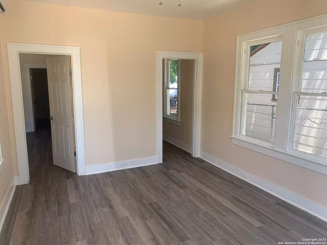 411 Canton San Antonio, TX 78202 photo 4
