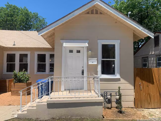 411 Canton San Antonio, TX 78202 photo 2
