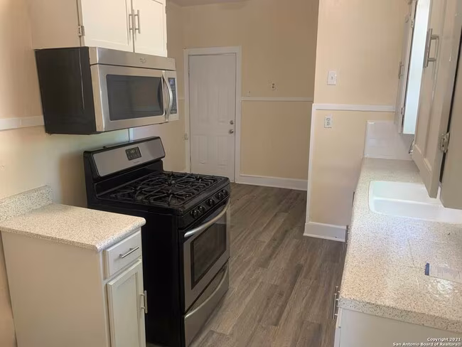411 Canton San Antonio, TX 78202 photo 5