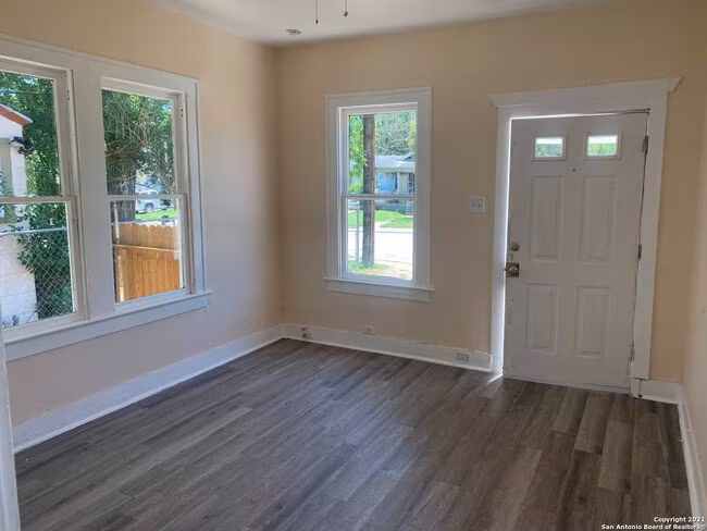 411 Canton San Antonio, TX 78202 photo 3