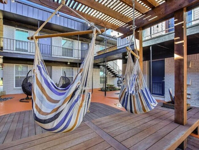 1302 W 24th St Austin, TX 78705 photo 4