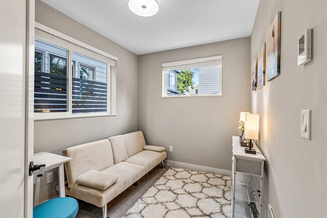 305 18th Ave Seattle, WA 98122 photo 4