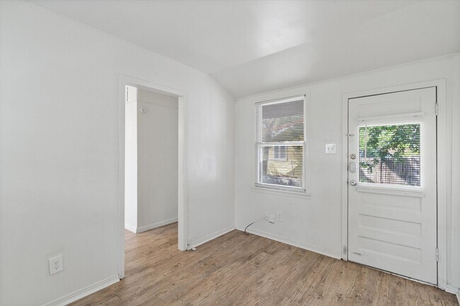 3404 Grooms St Austin, TX 78705 photo 5