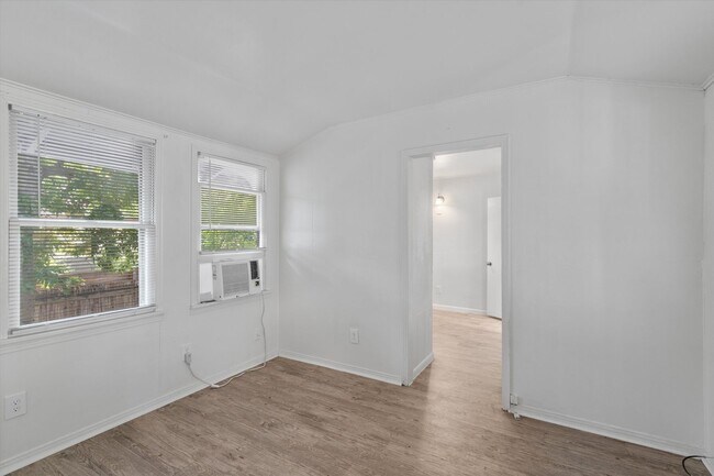 3404 Grooms St Austin, TX 78705 photo 3
