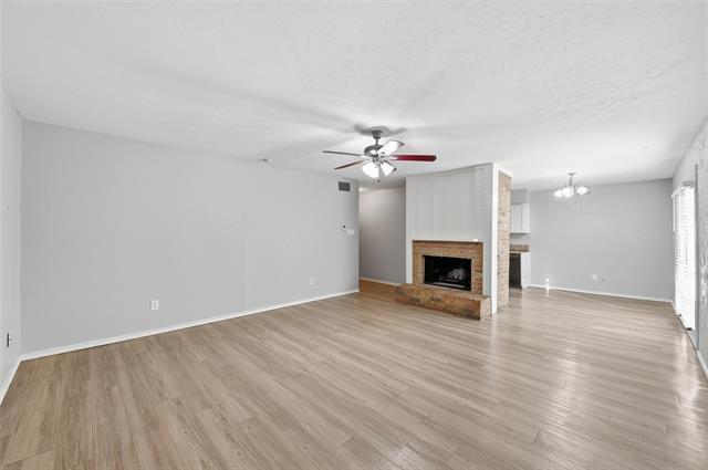 1718 Dorchester Dr Arlington, TX 76014 photo 3