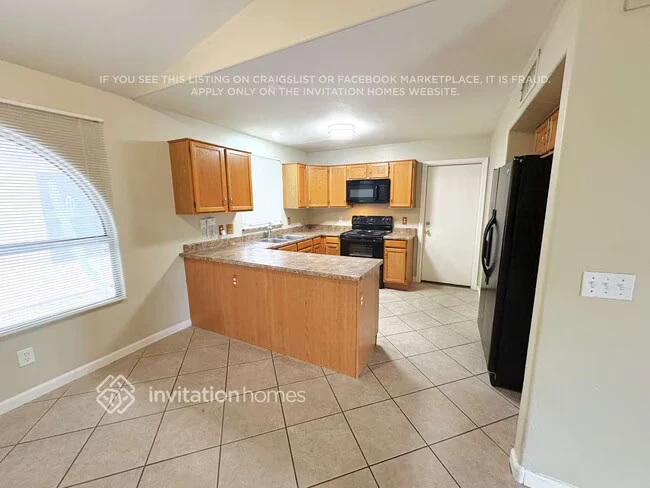 7923 W Laurel Ln Peoria, AZ 85345 photo 3
