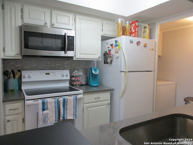 4839 Brandeis St San Antonio, TX 78249 photo 3