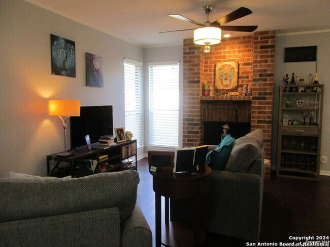 4839 Brandeis St San Antonio, TX 78249 photo 2