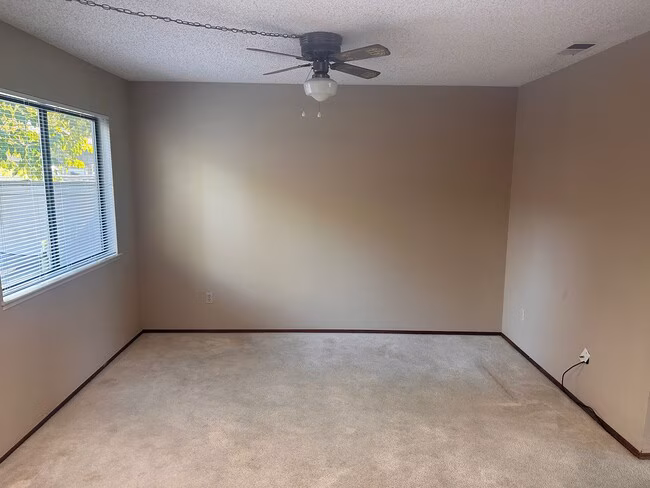 Clean 2 Bedroom 1.5 Bath Townhome in Park-like Community photo 3