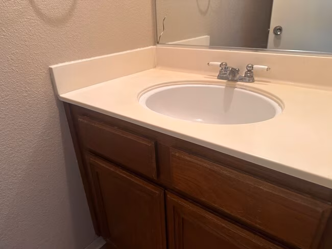 Clean 2 Bedroom 1.5 Bath Townhome in Park-like Community photo 5