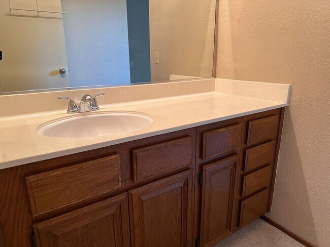 Clean 2 Bedroom 1.5 Bath Townhome in Park-like Community photo 4