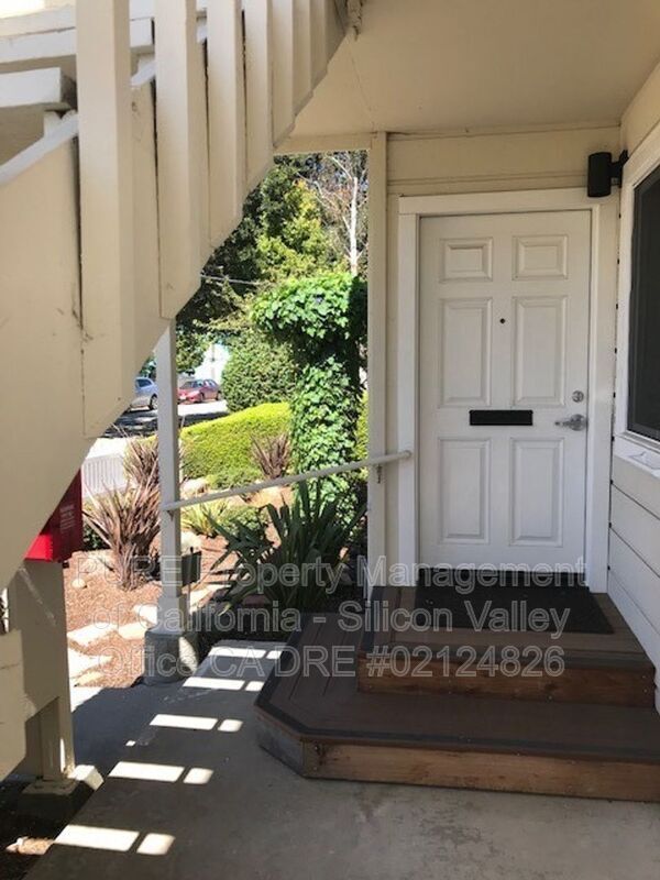 508 Caledonia St Santa Cruz, CA 95062 photo 2