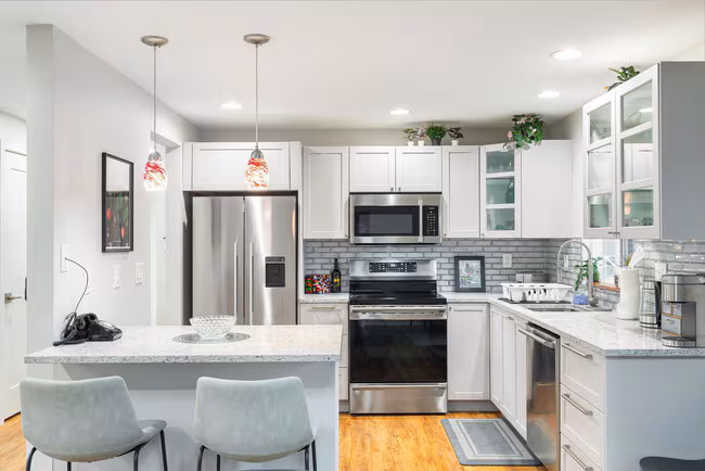 2404 SW 104th St Seattle, WA 98146 photo 2