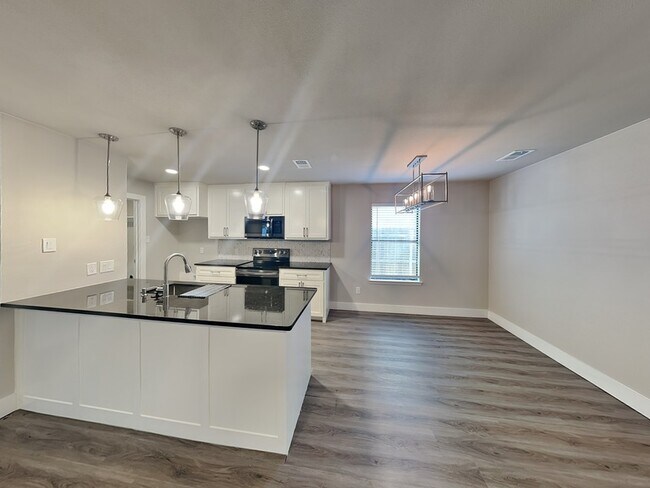 2630 Frazier Avenue, Fort Worth, TX 76110 photo 4