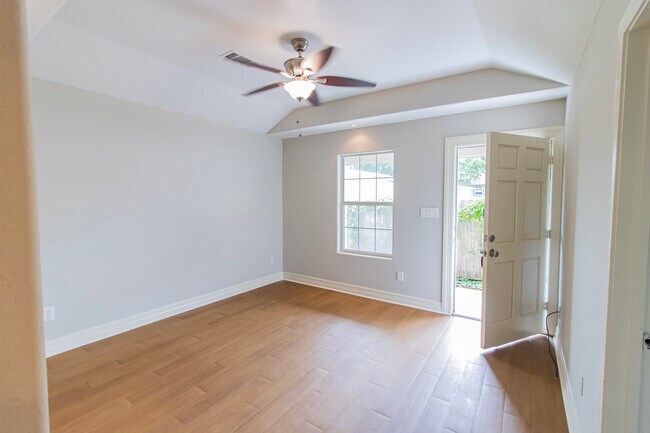 304 Truman Street, Houston, TX 77018 photo 4