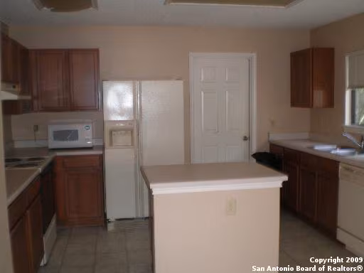 10227 Sandbrook Hill San Antonio, TX 78254 photo 4