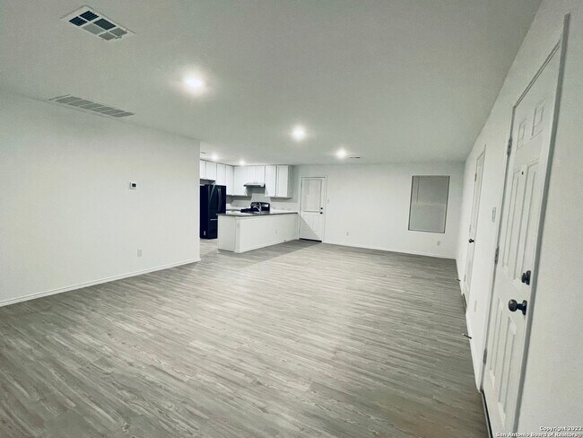 434 De Herrera San Antonio, TX 78220 photo 3