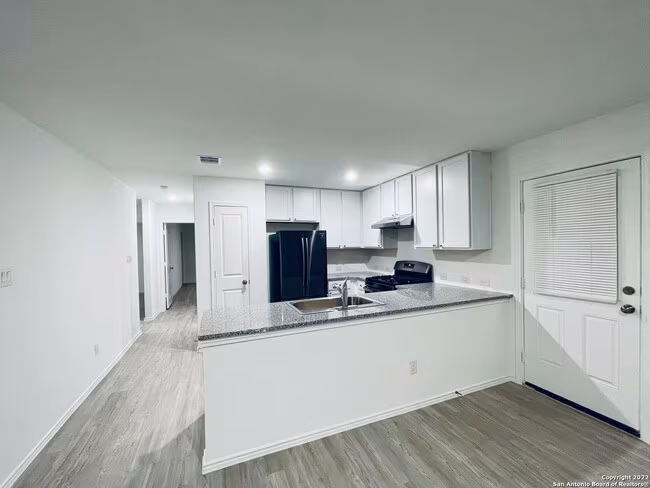 434 De Herrera San Antonio, TX 78220 photo 4