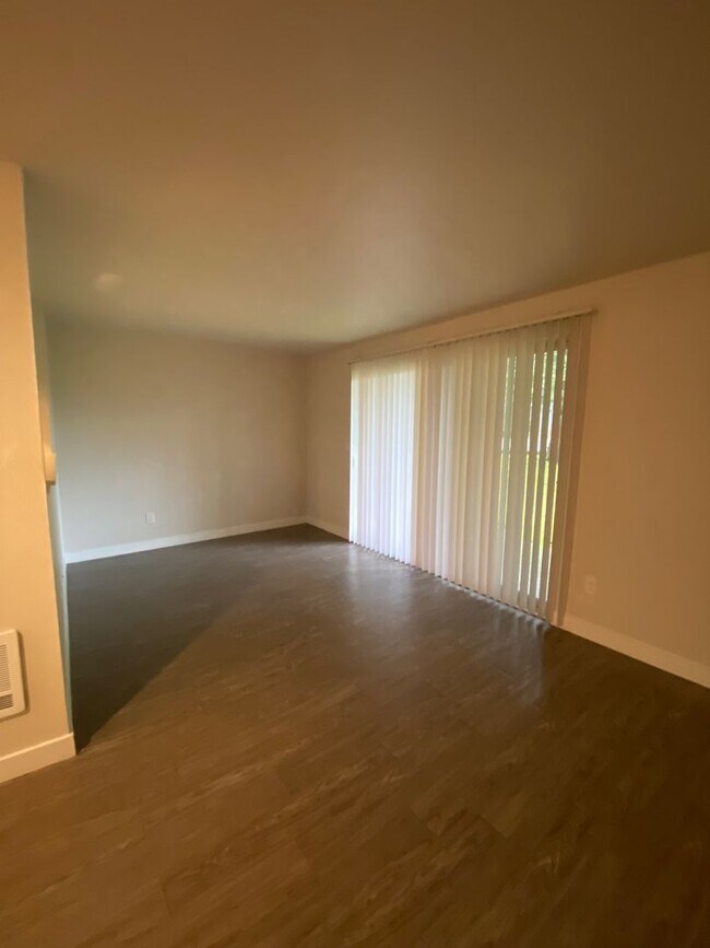 Bayview East Apartments photo 4