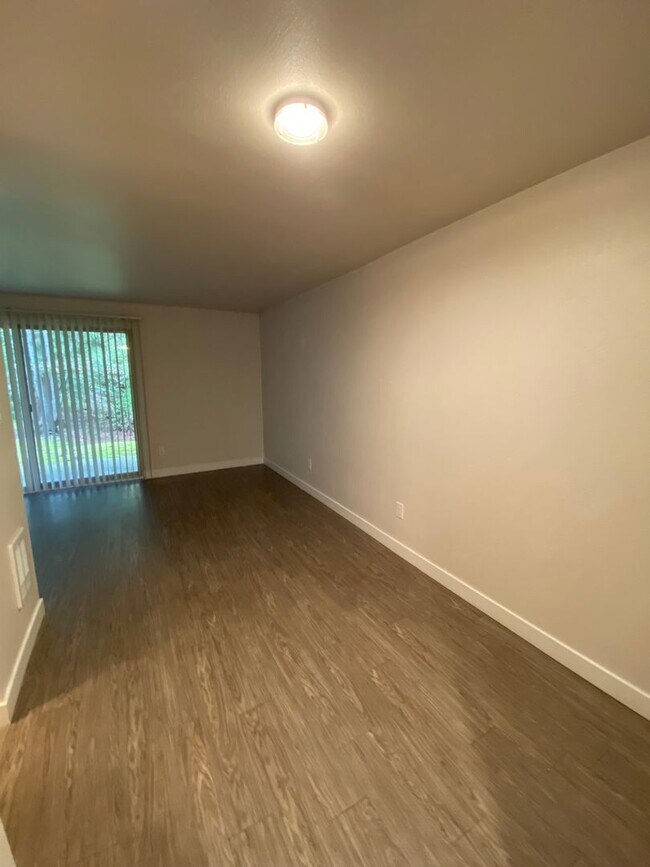 Bayview East Apartments photo 3