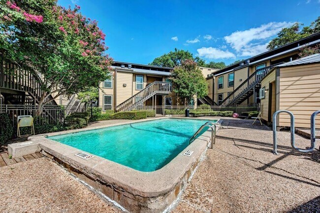 1000 W 26th St Austin, TX 78705 photo 2