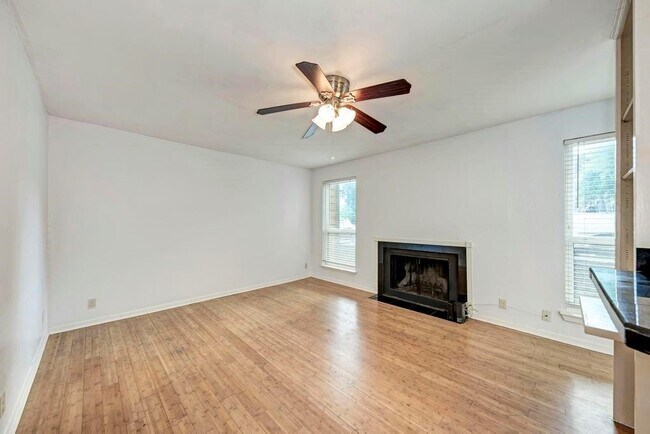 1000 W 26th St Austin, TX 78705 photo 3