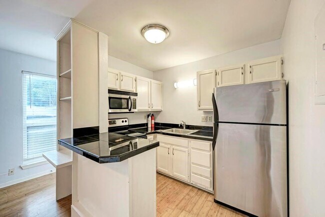 1000 W 26th St Austin, TX 78705 photo 5