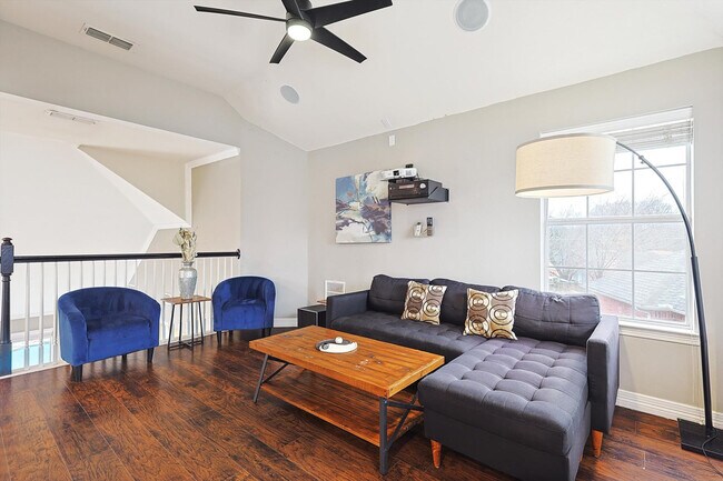 3205 Vinson Ct Irving, TX 75060 photo 3