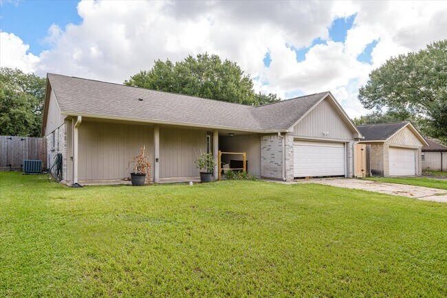 4905 Woodway Avenue, Rosenberg, TX 77471 photo 2