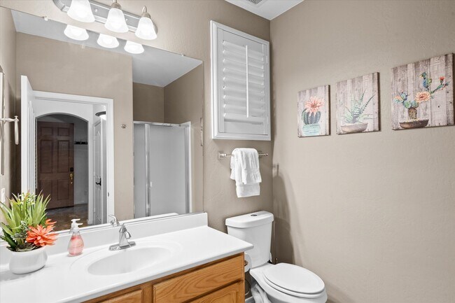 8566 W Cinnabar Ave Peoria, AZ 85345 photo 3