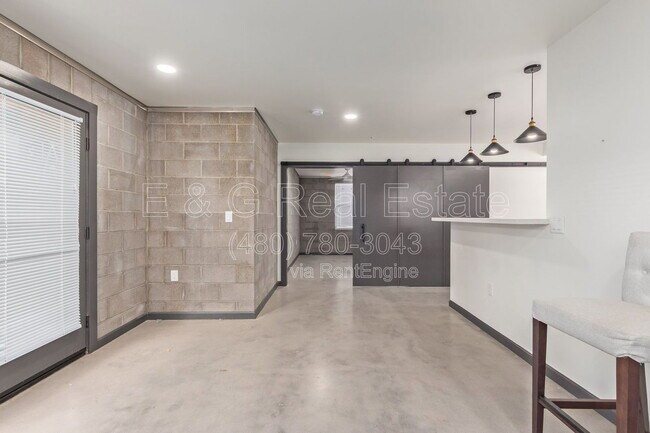 129 N 11th Ave Phoenix, AZ 85007 photo 4