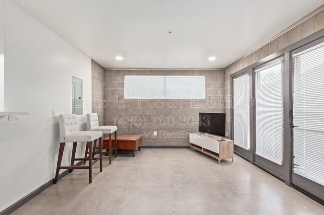 129 N 11th Ave Phoenix, AZ 85007 photo 2
