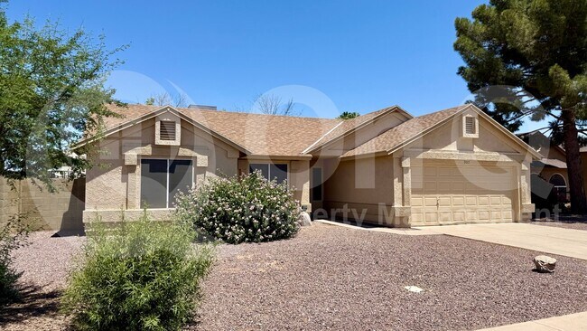 907 N Falcon Dr Gilbert, AZ 85234 photo 2