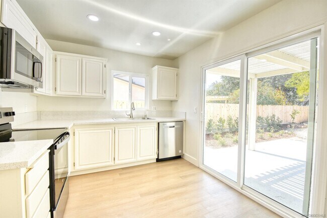 13064 Calle De Las Rosas, San Diego, CA 92129 photo 5