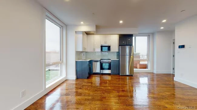 138-28 Queens Blvd Queens, NY 11435 photo 4