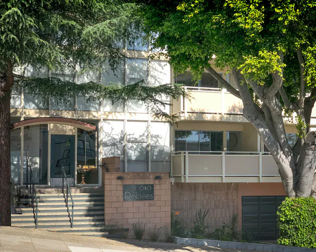 1040 Dolores St San Francisco, CA 94110 photo 2