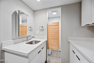 3025 N 32nd St Phoenix, AZ 85018 photo 5