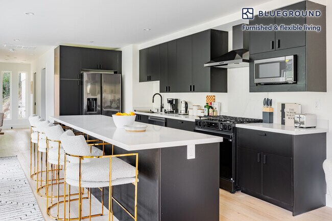 6380 Westover Dr Oakland, CA 94611 photo 3