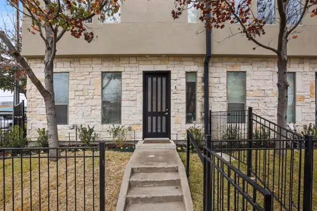 1600 N HASKELL                 /HOA photo 3