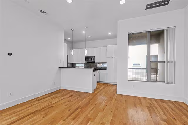 1600 N HASKELL                 /HOA photo 5