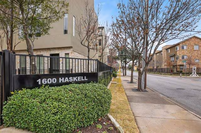1600 N HASKELL                 /HOA photo 2