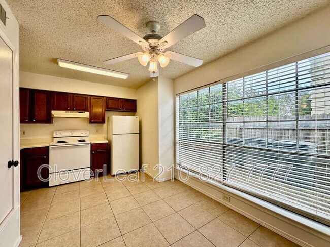 10563 Starcrest Dr San Antonio, TX 78217 photo 5