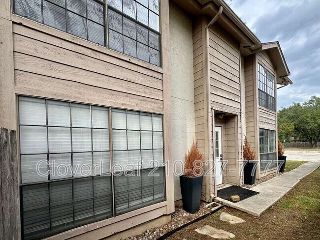 10563 Starcrest Dr San Antonio, TX 78217 photo 3