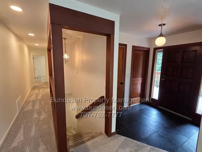 628 Canyon Rd Novato, CA 94947 photo 4