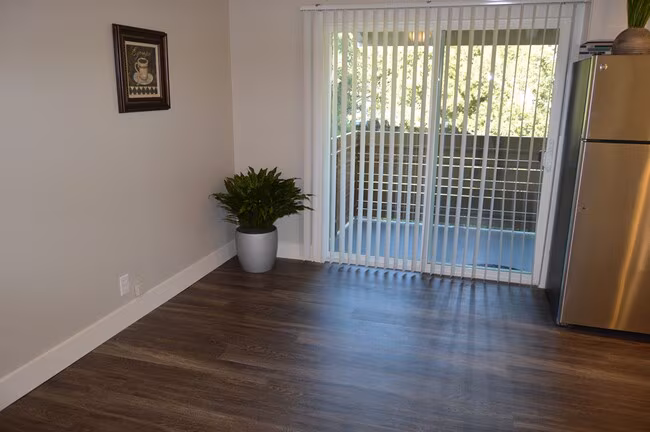 Los Altos Court photo 4