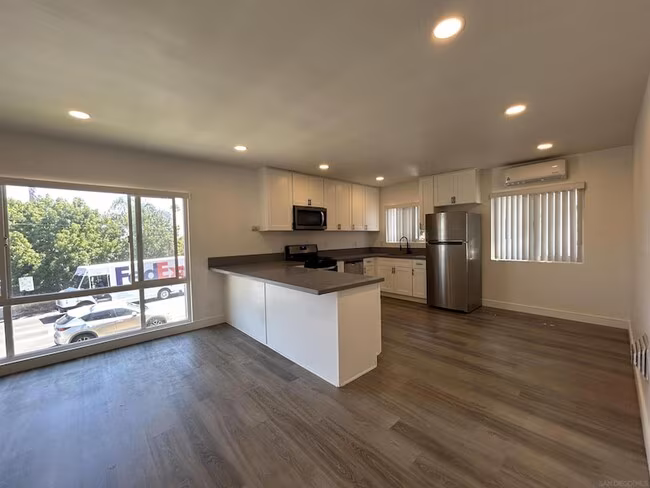 2006 Diamond St San Diego, CA 92109 photo 5