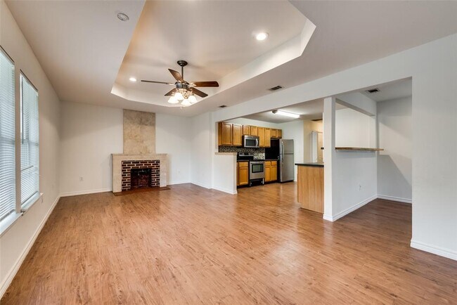 2921 Noble Avenue, Fort Worth, TX 76111 photo 2