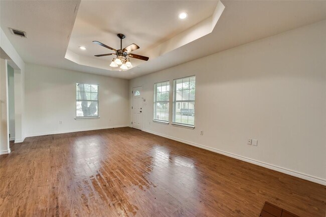 2921 Noble Avenue, Fort Worth, TX 76111 photo 3