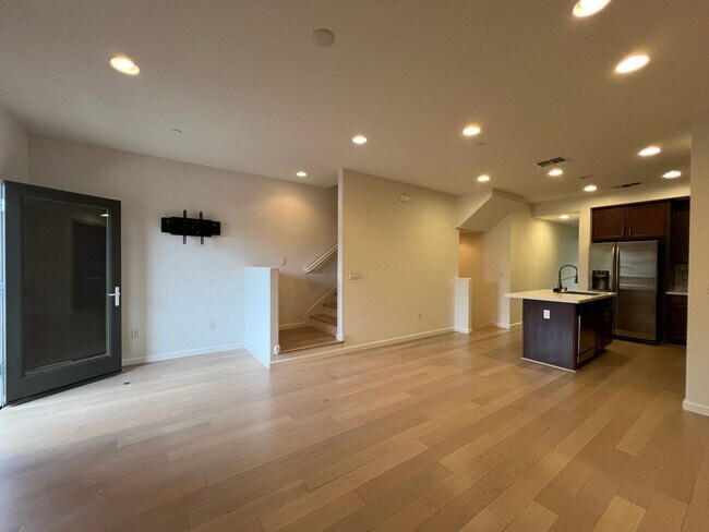Immaculate Tri-level 3 Bedroom 3 Bath San Jose Townhome photo 5
