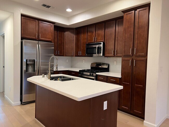 Immaculate Tri-level 3 Bedroom 3 Bath San Jose Townhome photo 2
